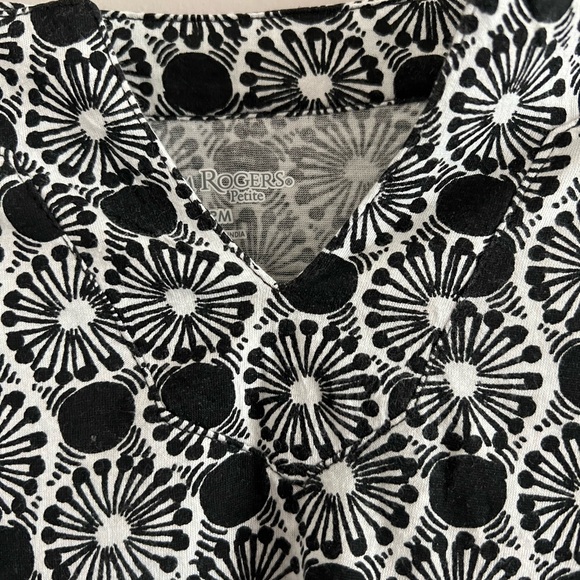 Kim Rogers PM floral tank. Sleeveless, airy and flowy. Medium Petite EUC - Picture 4 of 4